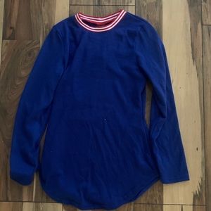 blue shirt with red collar